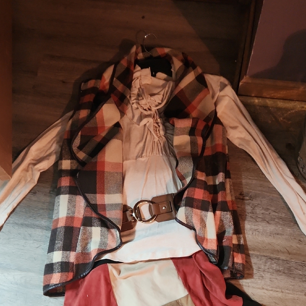 HYFVE Plaid Vest with Belt - Red and Black - Picture 3 of 15